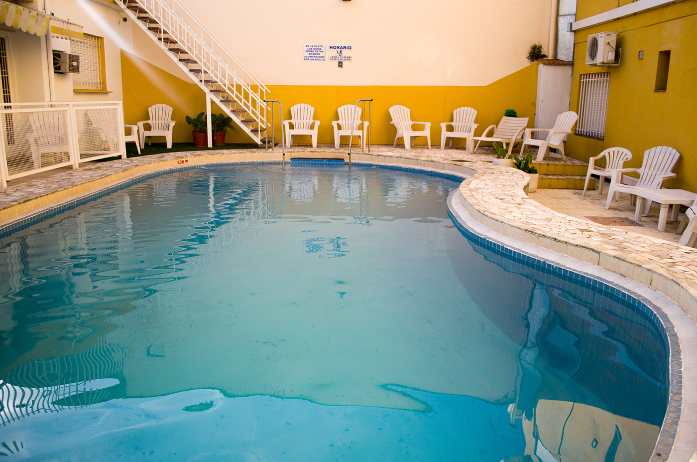 Piscina y solárium